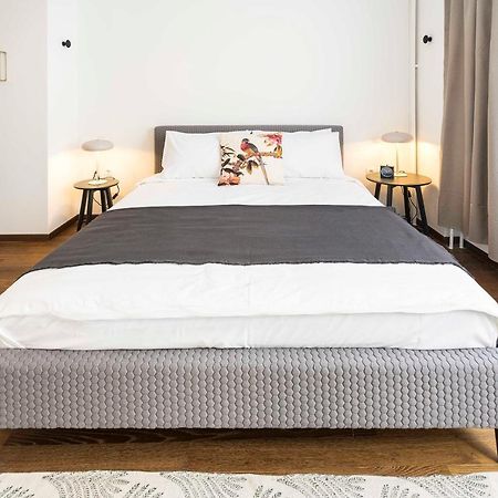 Athens' Best Location- Stunning & Spacious Studio Luaran gambar