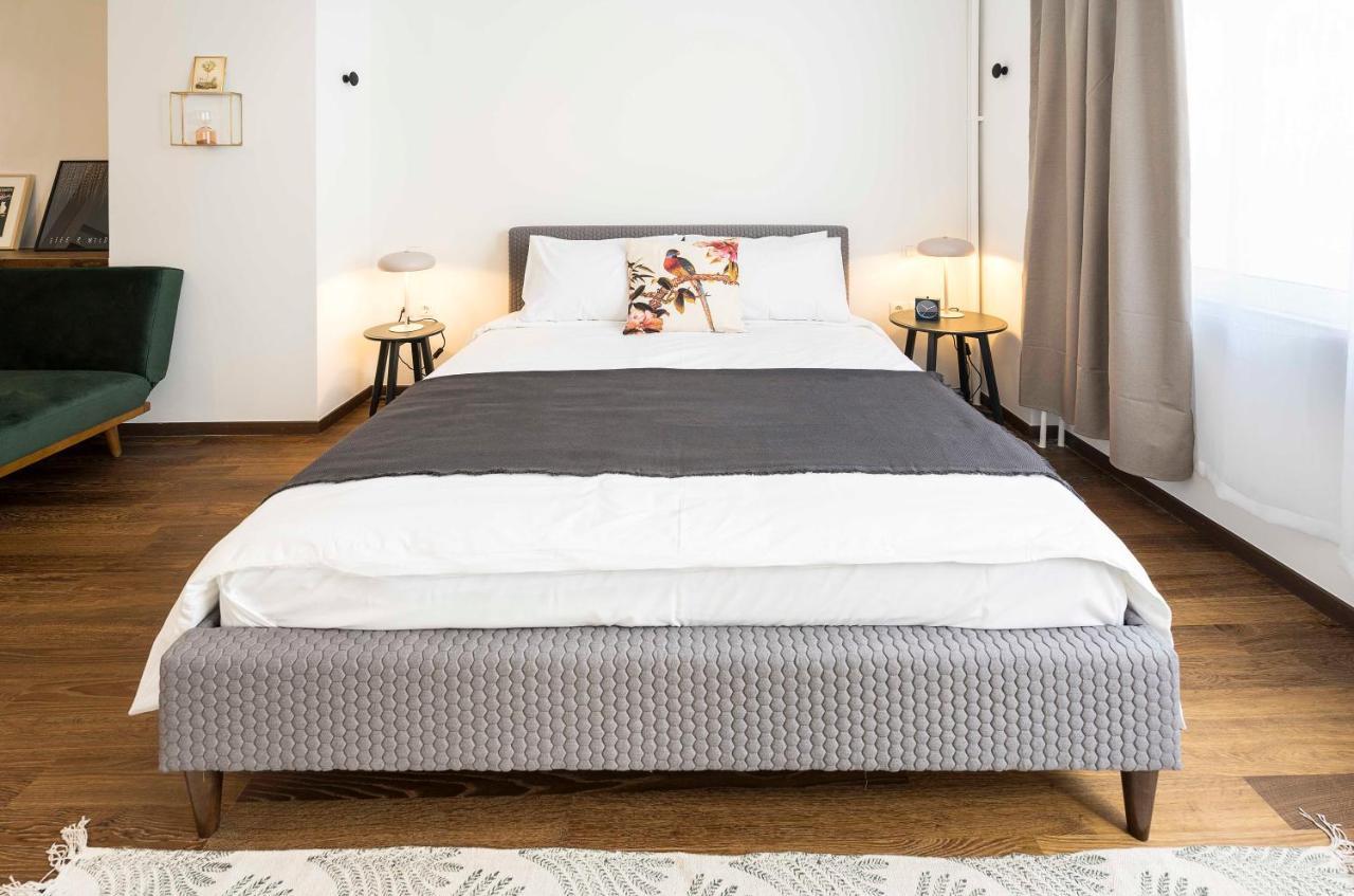 Athens' Best Location- Stunning & Spacious Studio Luaran gambar